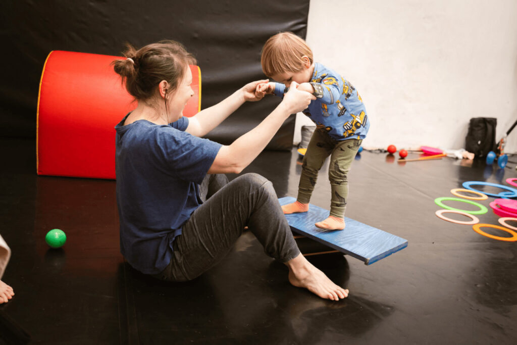 Volná cirkusová herna pro rodiče a batolata.