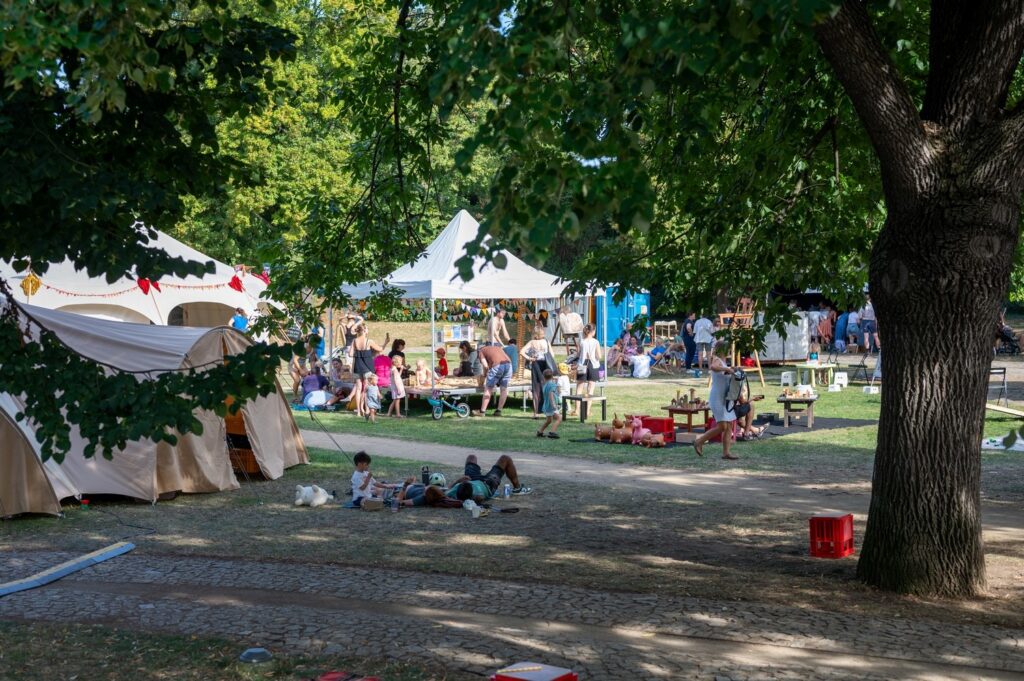Rodinný multižánrový festival divadelního spolku Damúza.